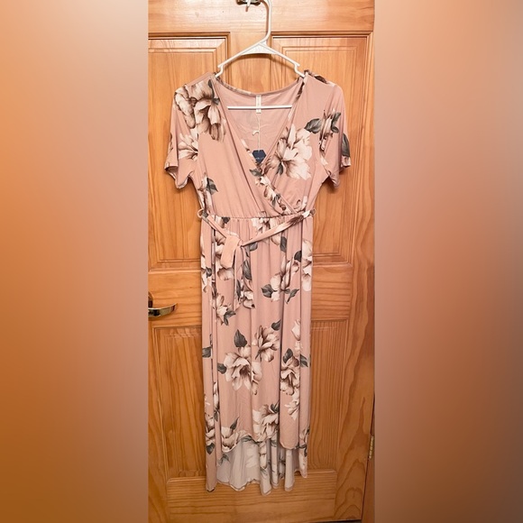 NWT PinkBlush Light Pink Floral Hi Low Midi Maternity/Nursing Dress - Picture 2 of 5